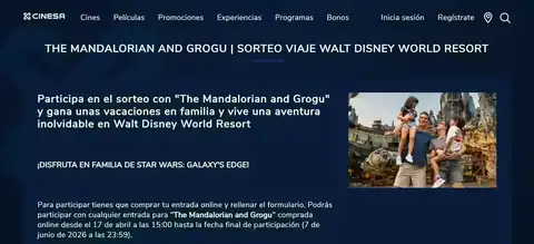 Familia en Star Wars: Galaxy’s Edge en Walt Disney World Resort, promoción del sorteo de Cinesa de The Mandalorian and Grogu